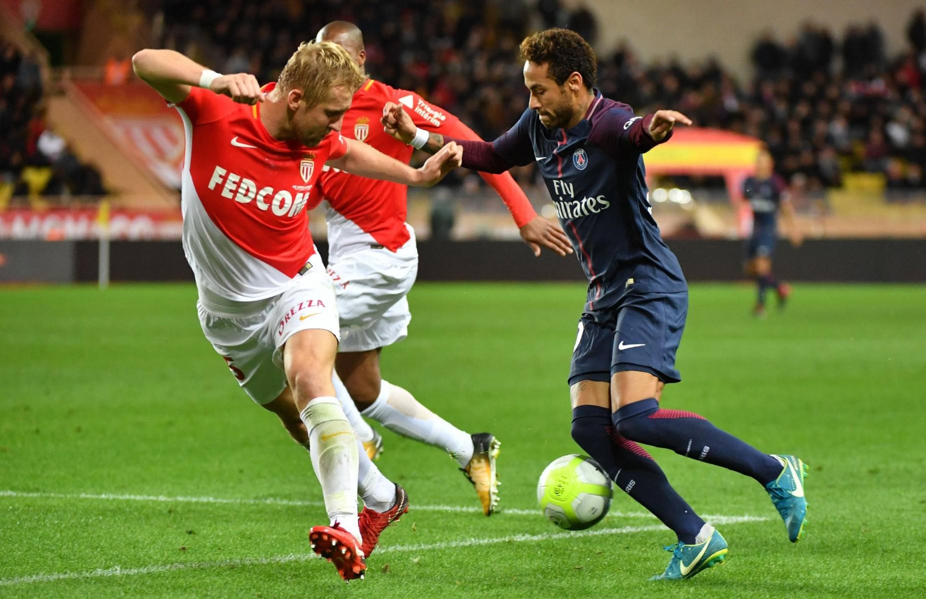 足球比赛瞬间高清图片，完美记录