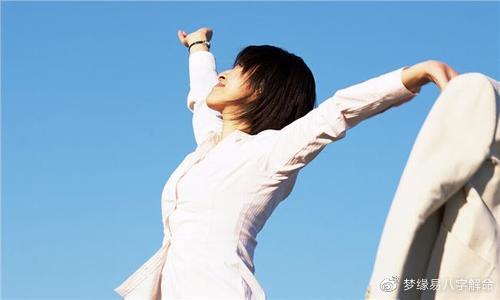 2025年女人梦见交警预示财运？3招扭转财富走势