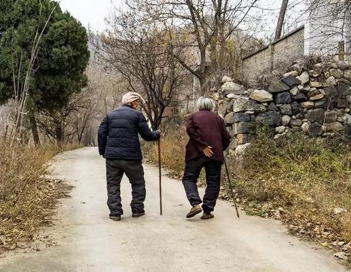 史上最严奶粉新政终“发榜” 19家乳企率先获得配方注册