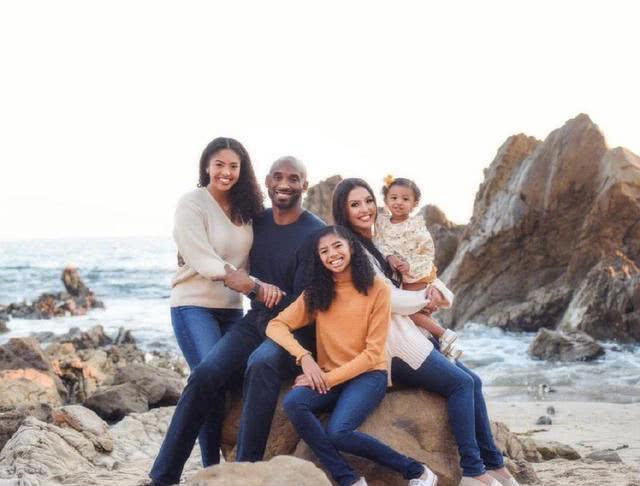 科比妻子晒全家福 背后藏着哪些不为人知的育儿密码？