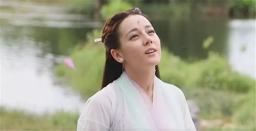 女人梦见淋雨是吉兆？揭秘背后隐藏的财富与情感密码