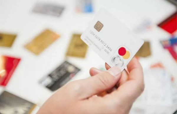 想快速办理信用卡？哪个渠道最靠谱？这篇全讲透，让你办得快还不踩坑