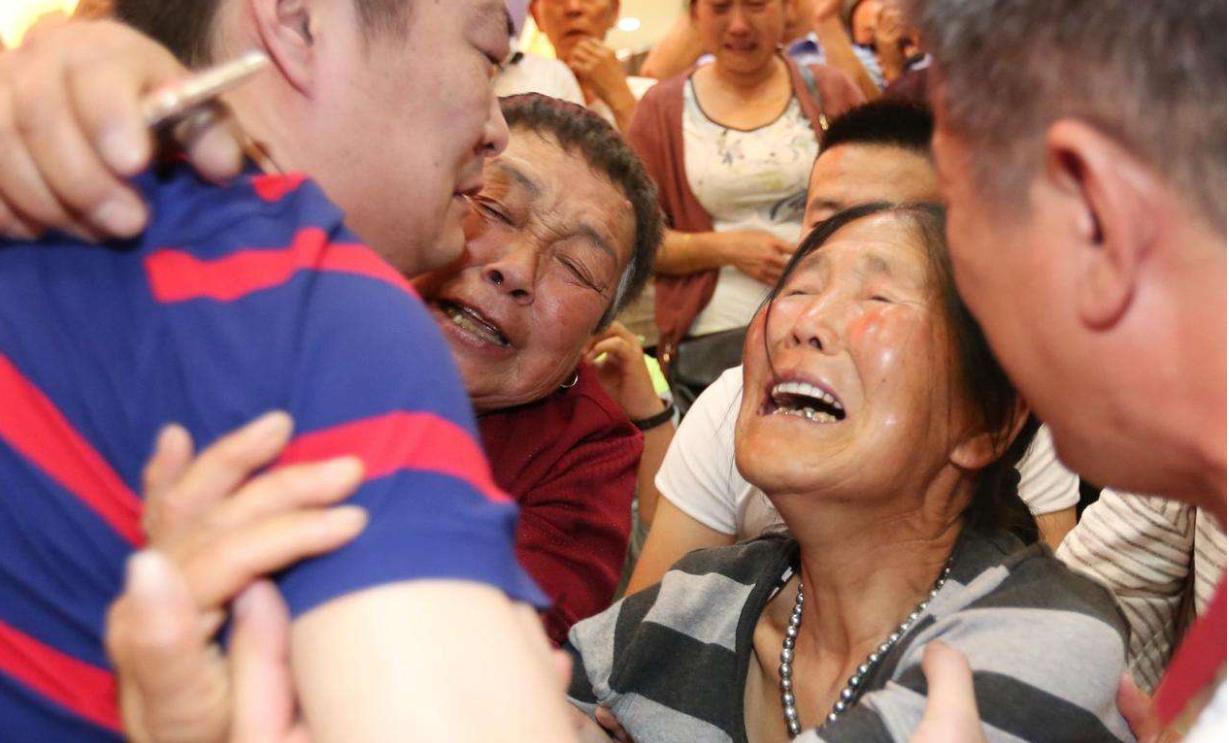 梦见头上长好多白发是吉是凶？2025年3大预兆与破解法则