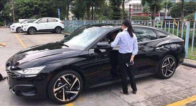 新车下线:揭秘现代汽车制造的核心流程,解析行业背后的技术创新 新车下线:揭秘现代汽车制造的核心流程,解析行业背后的技术创新