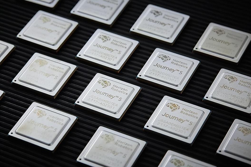 2023年汽车销量迎来结构性拐点,新能源与燃油车市场呈现两极分化 2023年汽车销量迎来结构性拐点,新能源与燃油车市场呈现两极分化