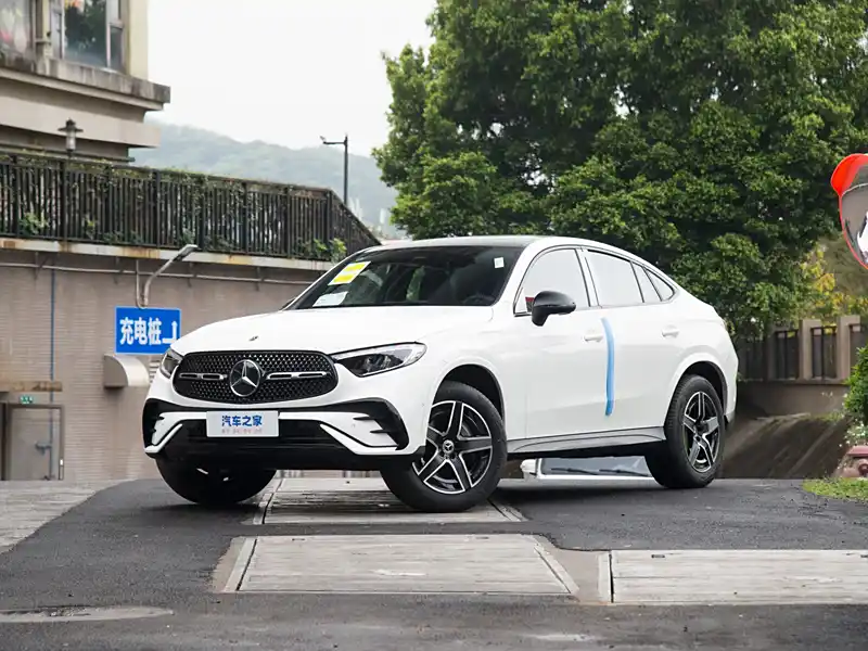 奔驰GLC轿跑头图