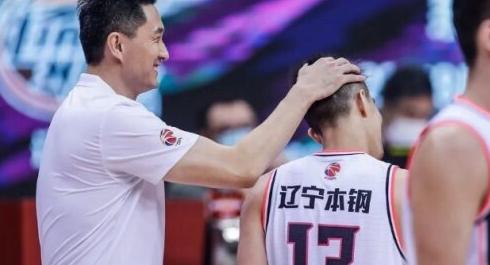 男篮回国后第一件事为什么是集体关机？