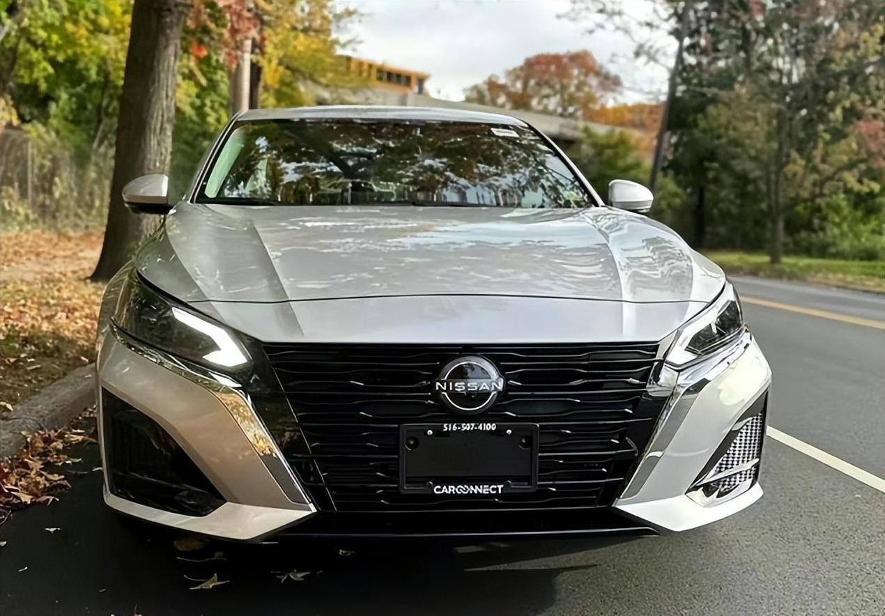 迈腾2024年新款报价：预算25万选B级车？直降3.8万背后的避坑指南