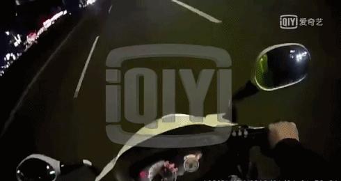 隔夜酒驾成马路杀手，司机闯红灯险酿大祸，酒精残留何时清零？