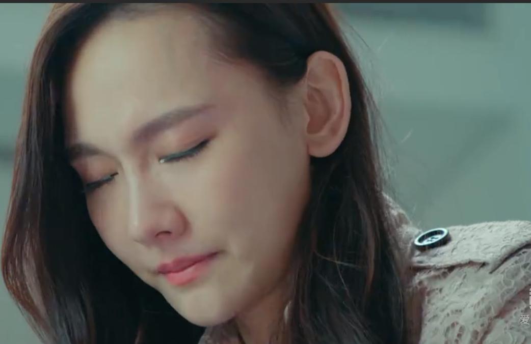 梦见车玻璃被砸了是什么预兆？最新解梦指南揭示三大运势变化