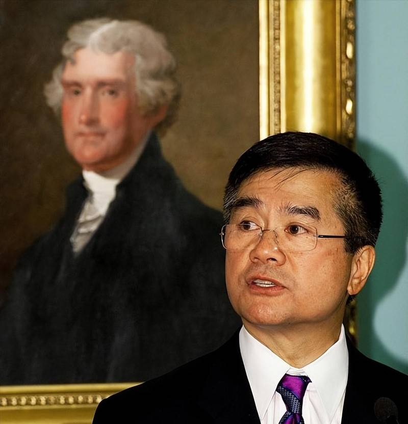 美国首位华人州长的双面人生