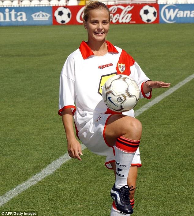 为什么梅西穿30号球衣还能在巴黎主场玩转颠球？