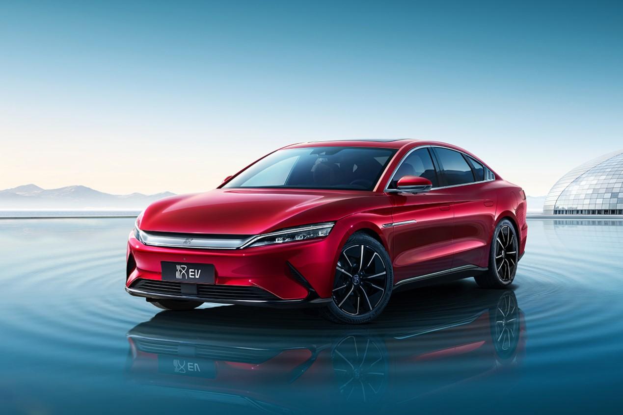 比亚迪汉：王朝系列旗舰车型解析，文帝：智能化技术如何颠覆传统汽车行业