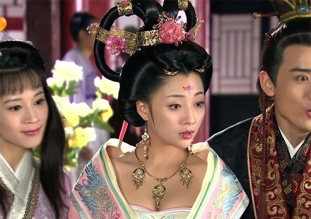 梦见给自己剃头发预示什么？3大预兆与化解全解