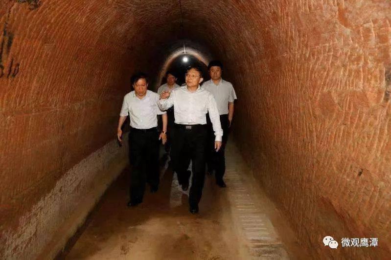 梦见头顶秃了？2025年心理解析与3步重生法