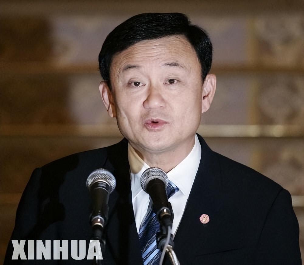 中国球迷为什么排着队给新加坡门将鞠躬? 中国球迷为什么排着队给新加坡门将鞠躬?