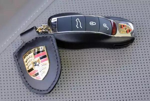 成都豪车俱乐部:奢华体验背后的秘密,超跑圈层如何玩转西南市场 成都豪车俱乐部:奢华体验背后的秘密,超跑圈层如何玩转西南市场