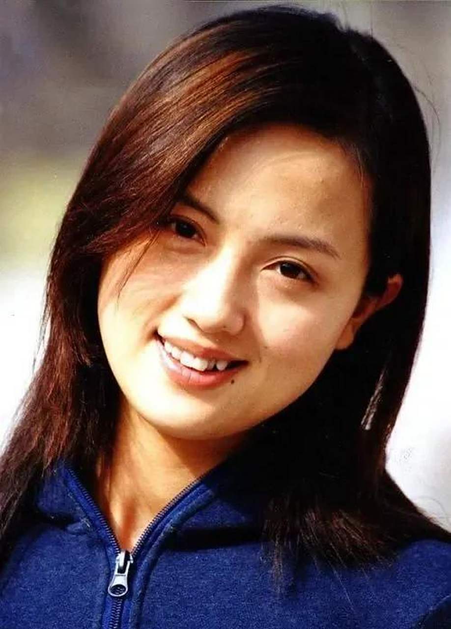 朱媛媛年轻时照片曝光！青涩旧照惊艳众人