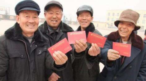 农村高龄补贴标准和城市一样吗？城乡差异及补贴金额对比