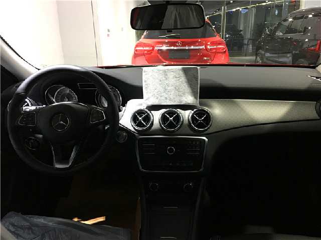 奔驰gla新款2016年_2016款奔驰GLA200外观设计_奔驰GLA200内饰配置