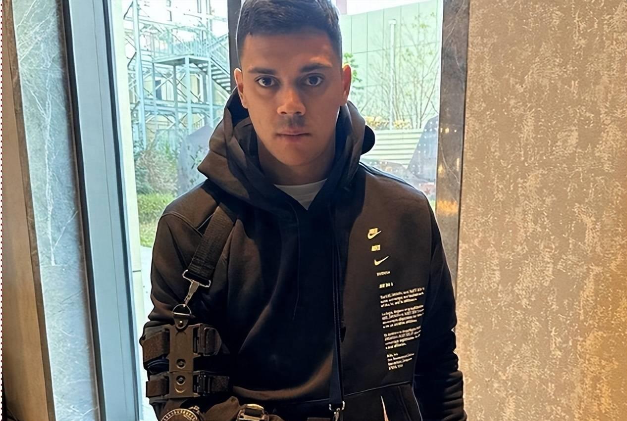 为什么皮克没驾照还能当后防老司机？