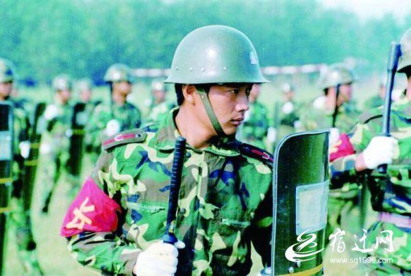 梦见军人迎面走来预示事业转折？不同人群精准解析