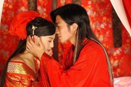 女人春梦总梦见女人预示什么？2025年情感密码与破局指南