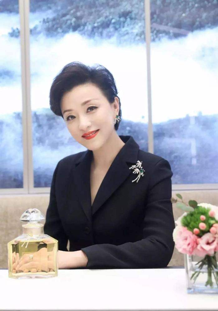 杨兰丈夫是谁？他到底是做什么工作的？