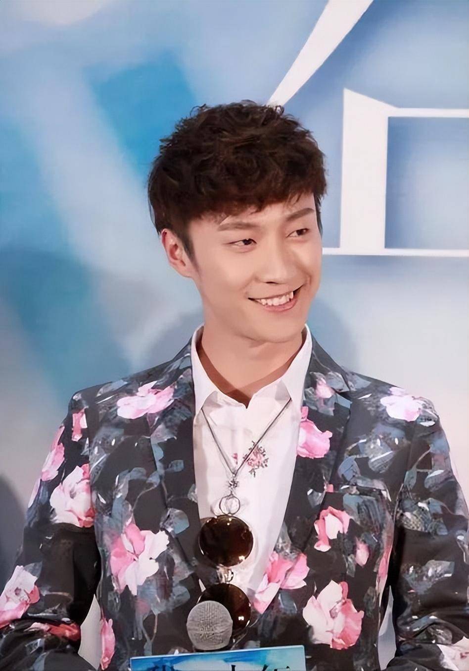 深度剖析:乔任梁因何离世?那些年被忽视的细节与伤痛 深度剖析:乔任梁因何离世?那些年被忽视的细节与伤痛