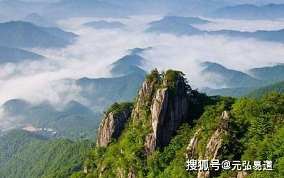 蒋介石命理流年探秘：伤官佩印格局如何影响其一生兴衰