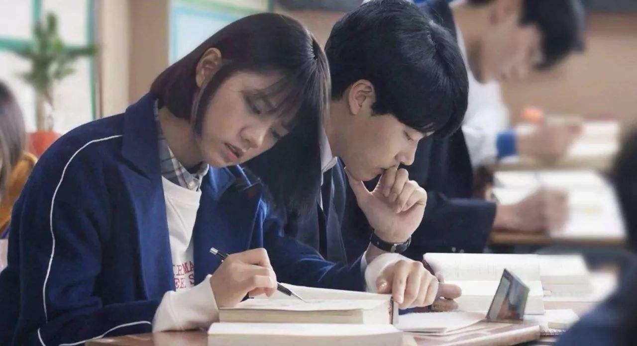 同桌突然摸我胸怎么办? 同桌突然摸我胸怎么办?