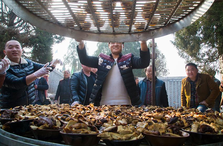 足球比赛里到底藏了多少新手看不懂的骚操作？