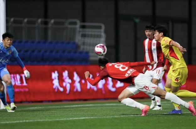 第一次踢球怎么避免被队友骂？