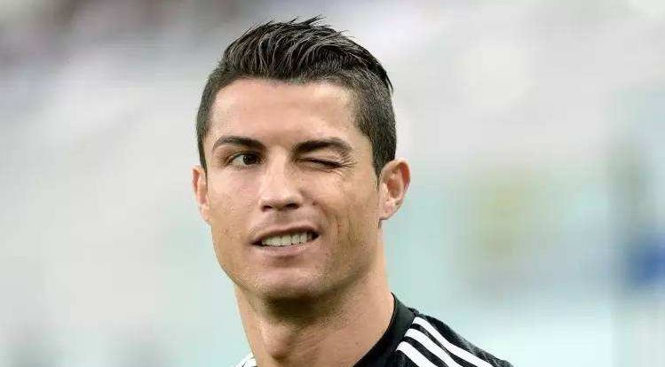 C罗的声音 ｜ 从冲突到辉煌，解析这位足球巨星的真实面貌