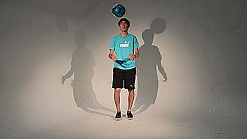 普通人能靠花式足球月入过万吗? 普通人能靠花式足球月入过万吗?