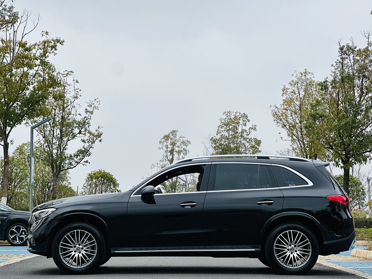 glc300l落地价大概多少 奔驰glc300新款2023多少钱