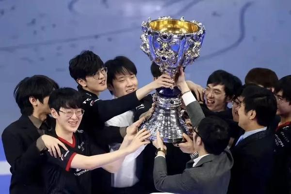 2013年英雄联盟全球总决赛如何奠定了韩国电竞的统治地位？
