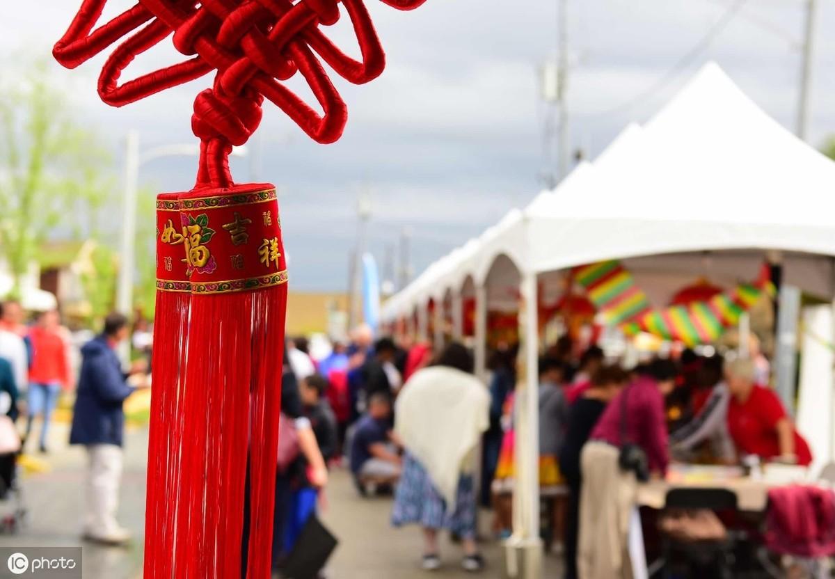 大胆！日机强闯钓鱼岛，台湾网民怒了！留学生举“日本投降”号外