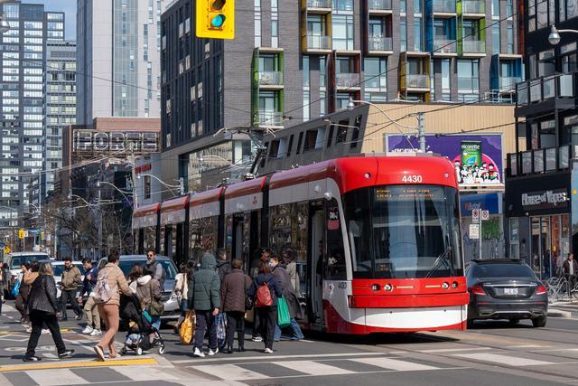 加拿大今日大选：房价、印度移民和特朗普，年轻人在焦虑什么？