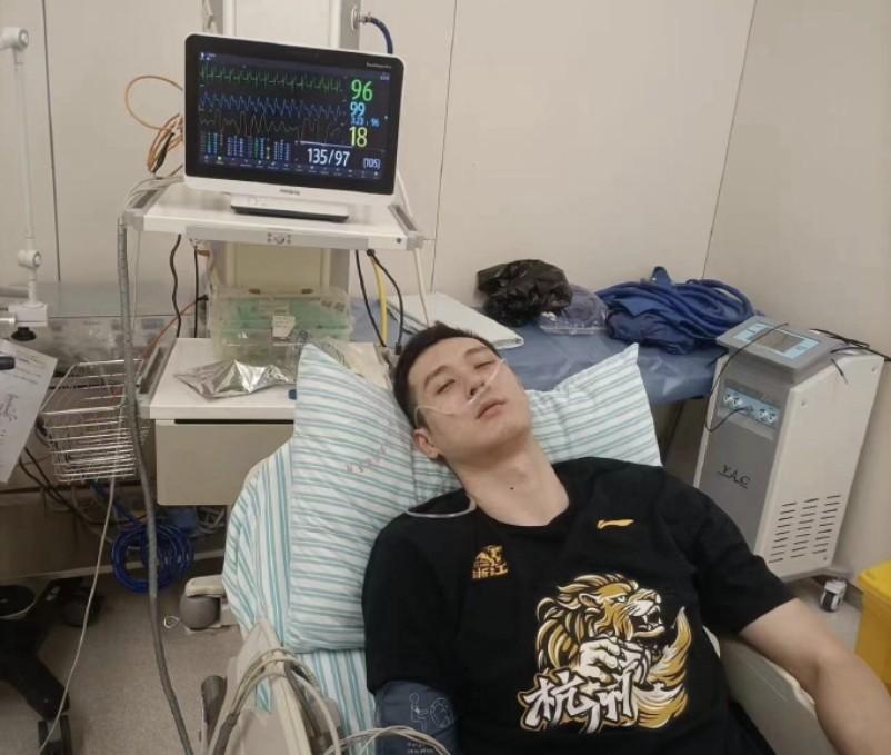 篮球场上肘击有多危险?李金效受伤事件给我们什么警示? 篮球场上肘击有多危险?李金效受伤事件给我们什么警示?