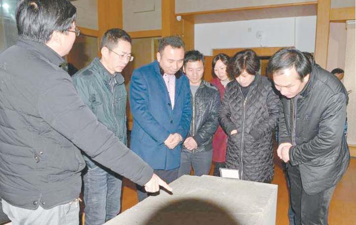 梦见和上司谈天说地预示什么？解析2025年事业转机与情感密码