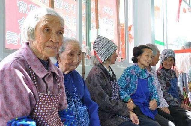 梦见别人头发着火什么预兆?解读情感危机与财富密码 梦见别人头发着火什么预兆?解读情感危机与财富密码