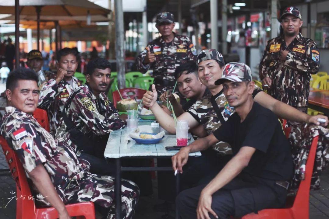 在雅加达不会说印尼语怎么混华人圈？