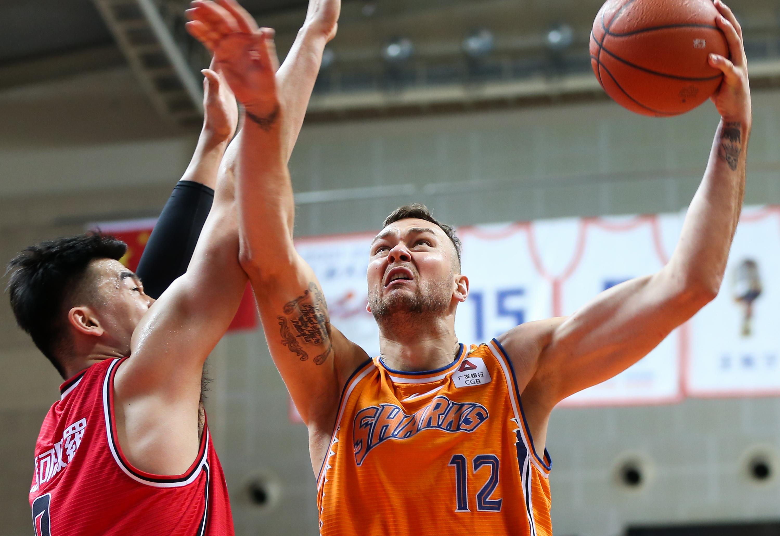 深入了解CBA联赛：赛事历史与发展，见证篮球辉煌