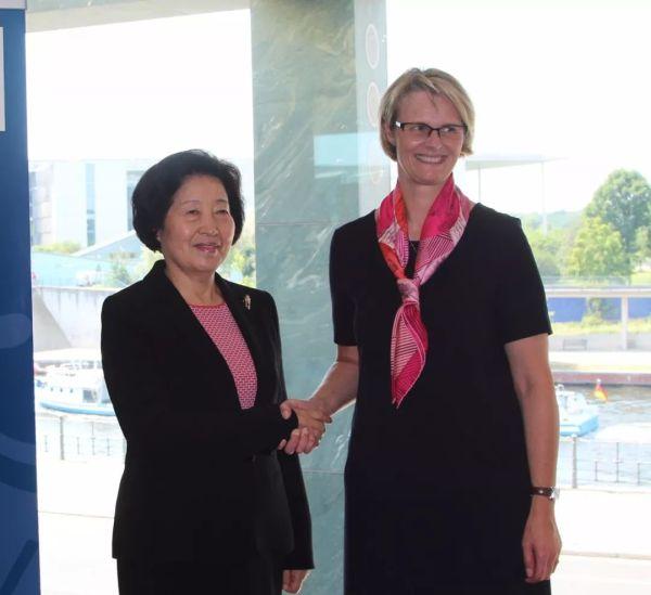 为什么日产车机系统总出现乱码还能免费修复？