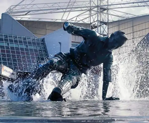  俄罗斯世界杯足球艺术作品 _足球比赛图片绘画作品_