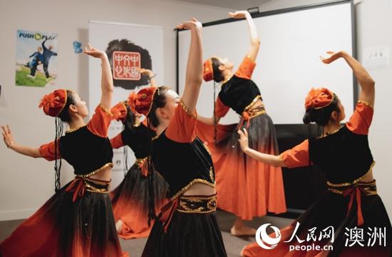 华人“新西兰第三大族裔”地位不保！“未来将有更多印度人和华人通婚”