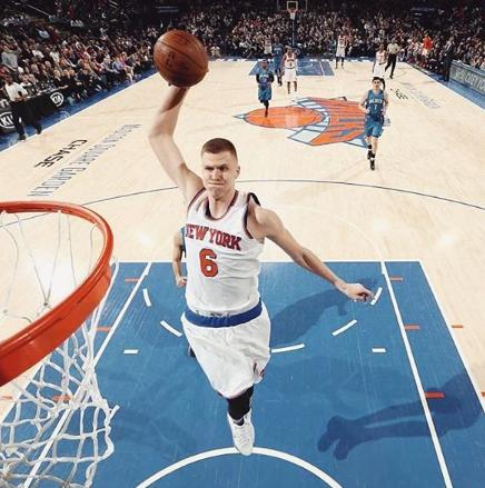 女生打篮球真的能完成扣篮吗? 女生打篮球真的能完成扣篮吗?