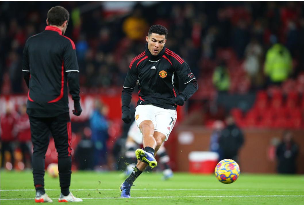 BLACKPINK新歌MV为何穿曼联球衣？跨界合作背后藏着什么秘密？