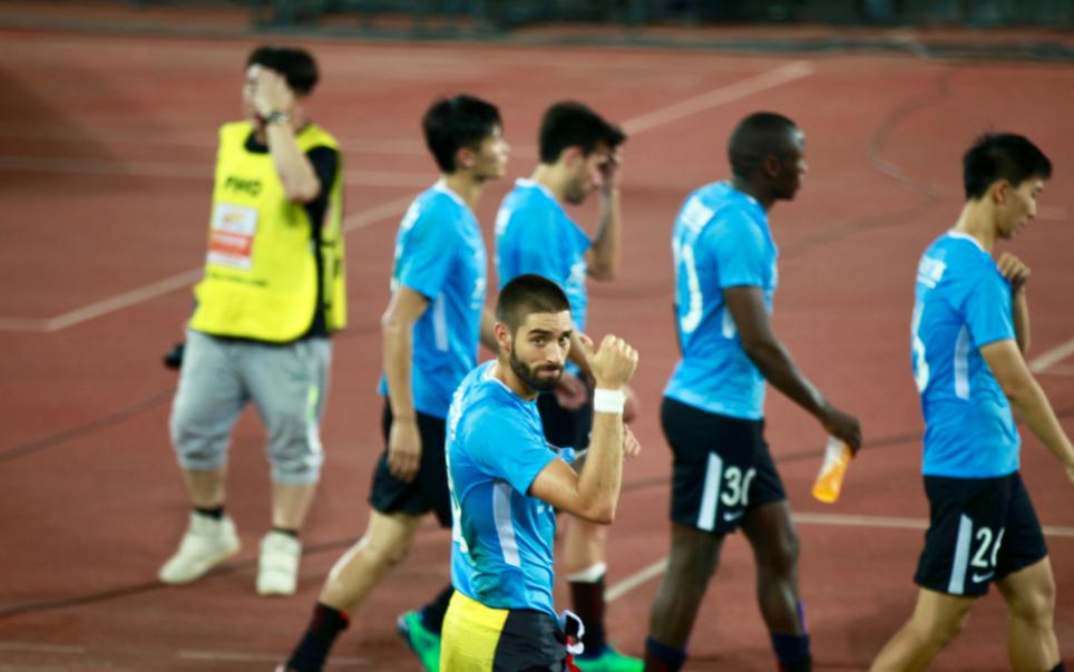 物业给草坪喷绿漆真的能解决问题吗？